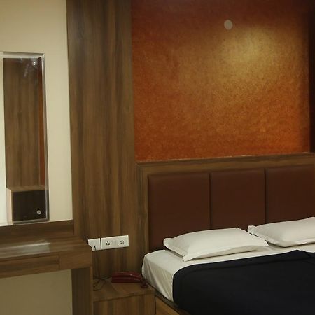 Hotel Dwaraka Paradise Хидерабад Екстериор снимка