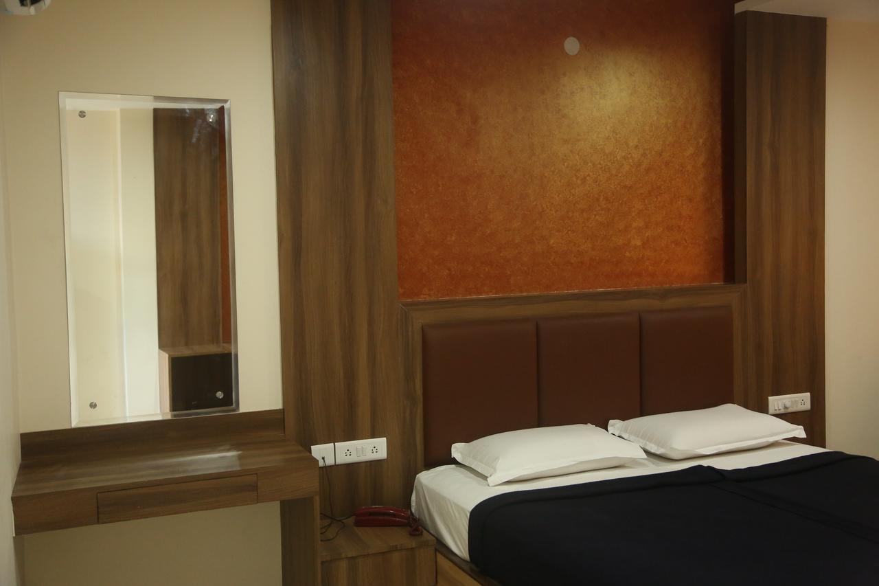 Hotel Dwaraka Paradise Хидерабад Екстериор снимка