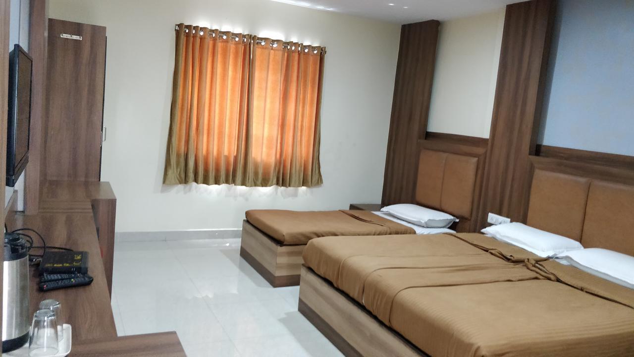 Hotel Dwaraka Paradise Хидерабад Екстериор снимка